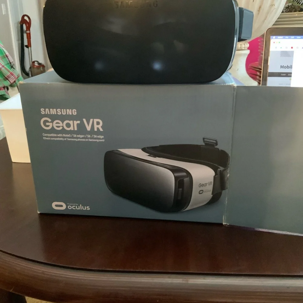 Samsung Galaxy Note VR Headset