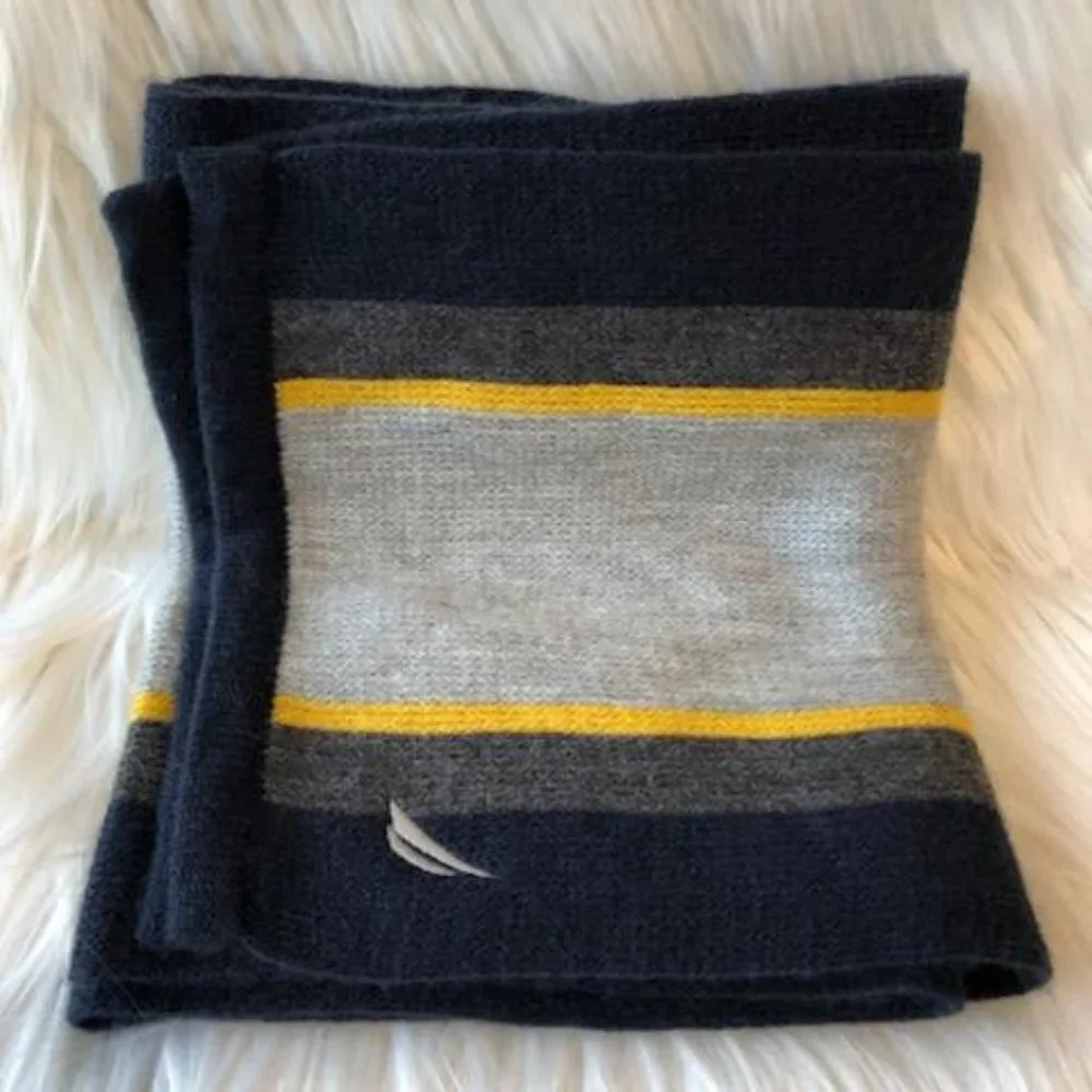 Nautica wide approximately