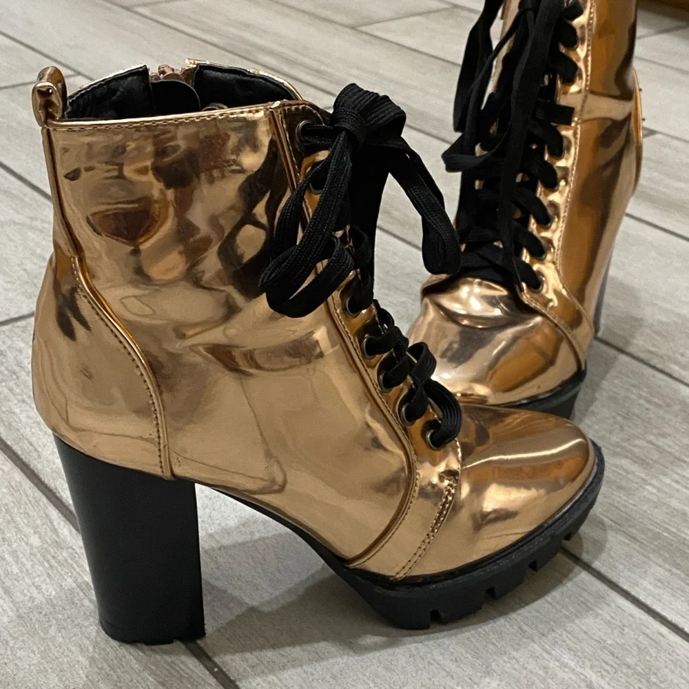 Yoki woman’s heel