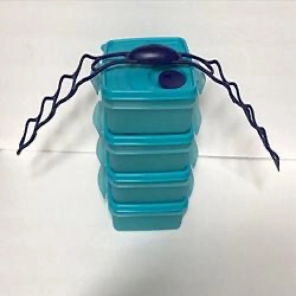 Tupperware take blue go