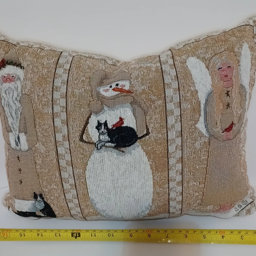 N/A pillow pre owned