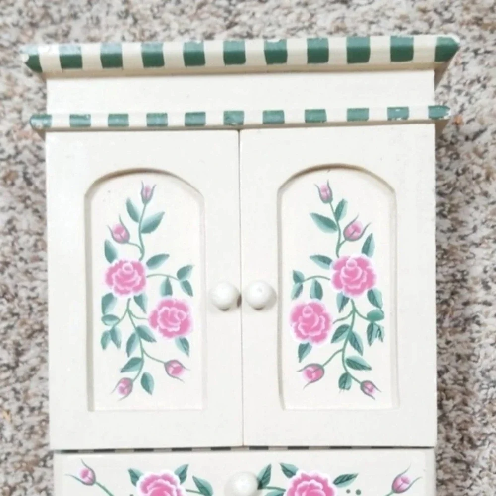 N/A farmhouse cottage
