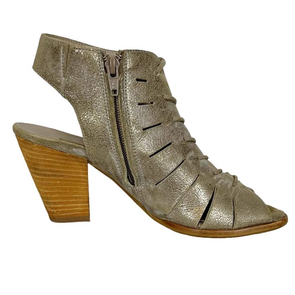 Paul Green trendy lace