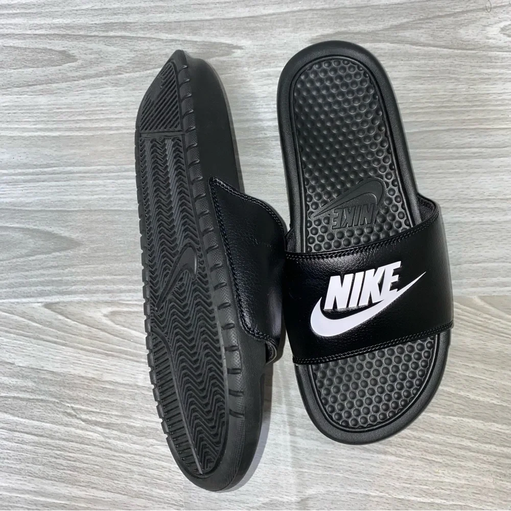 Nike benassi preowned