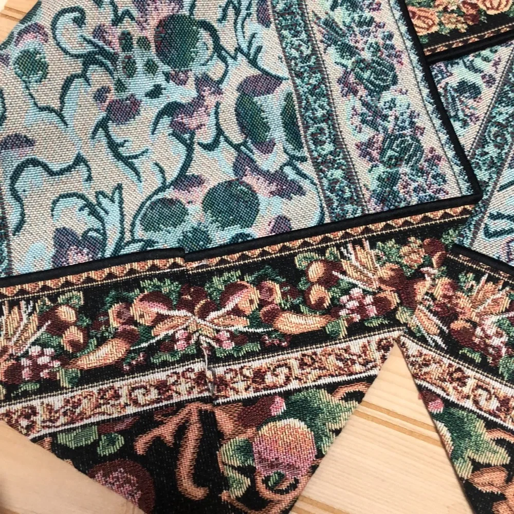 N/A many tassels