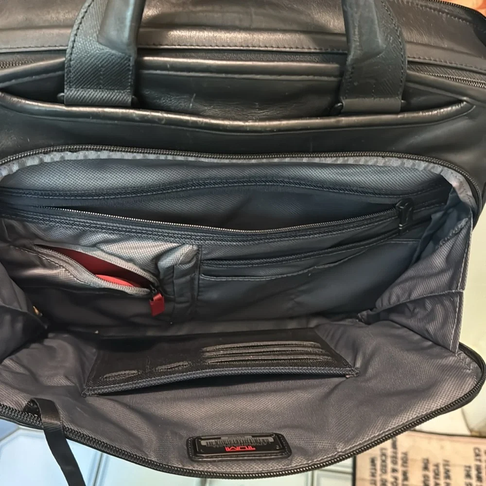 Tumi excellent almost