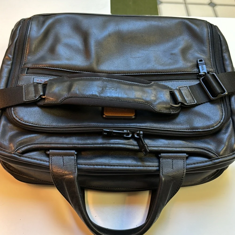 Tumi excellent almost