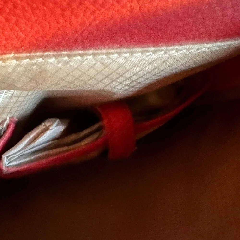 Buxton quality padded pockets