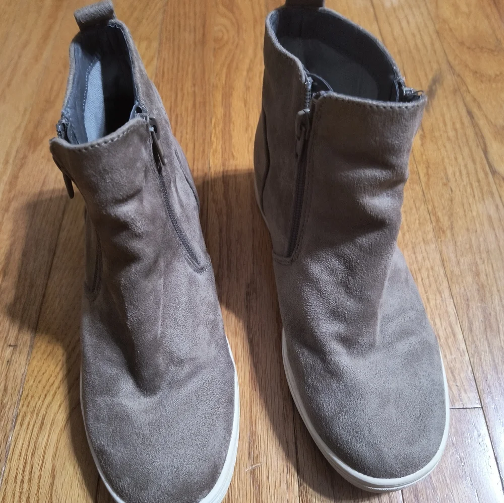 Corkys corky suede