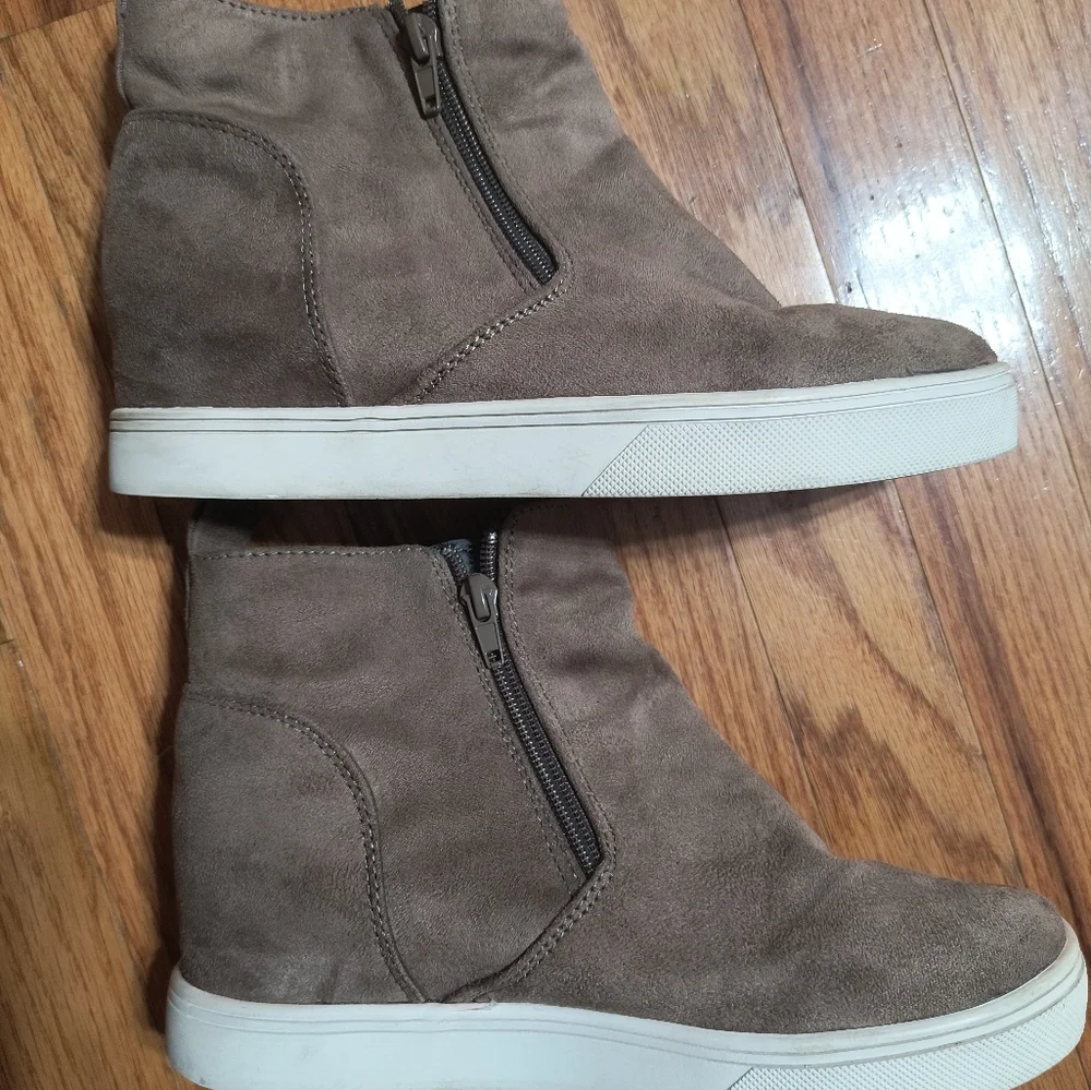 Corkys corky suede