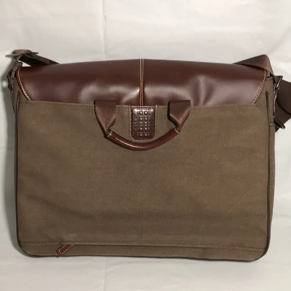 Boconi built leather