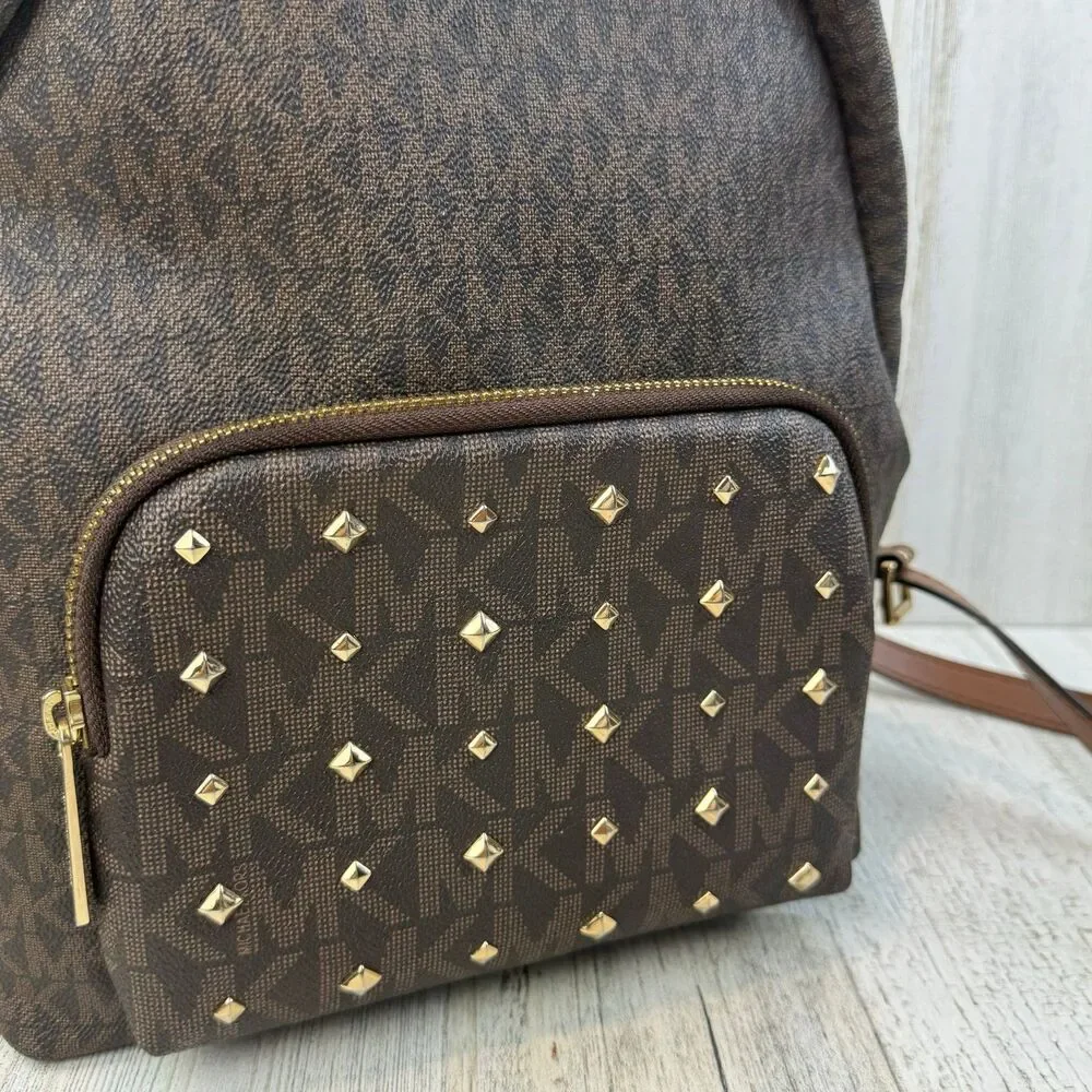 Michael Kors medium closure color