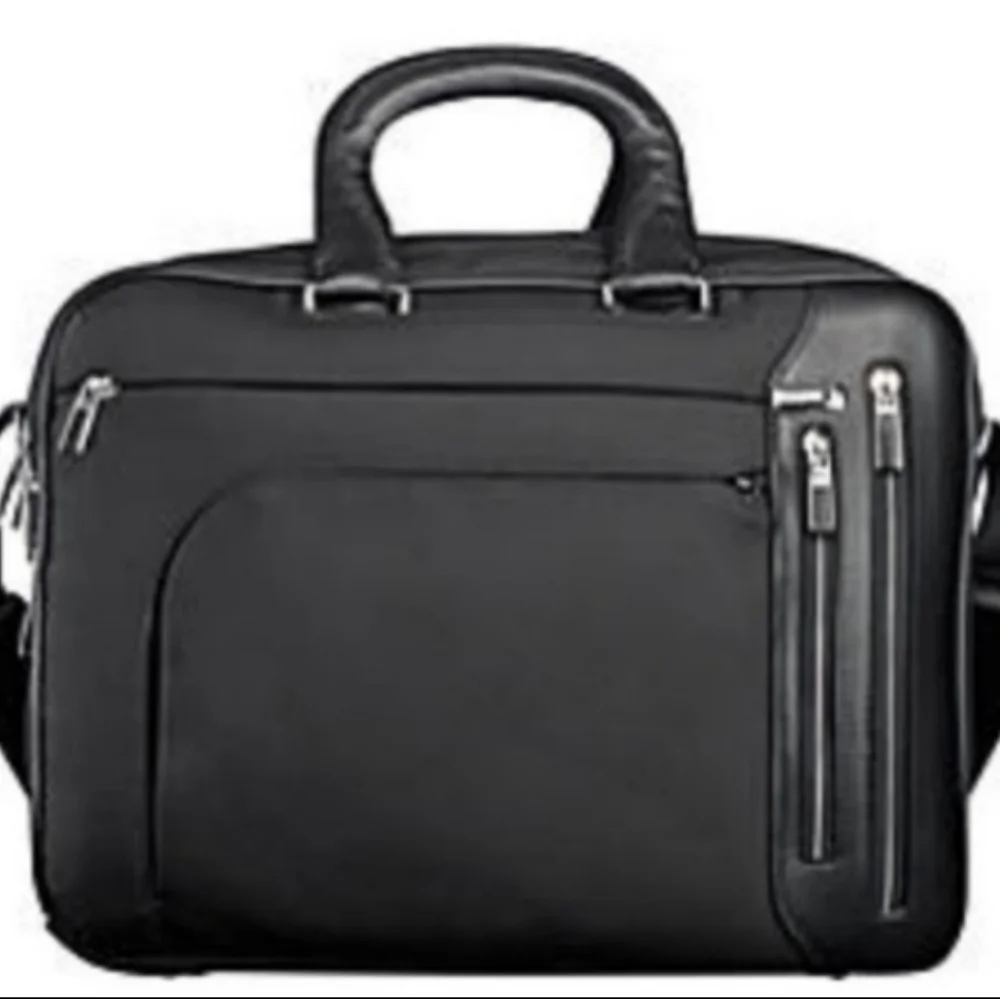 Tumi Arrivé T-Pass Kennedy Expandable Deluxe Brief Laptop Carryall Brief…