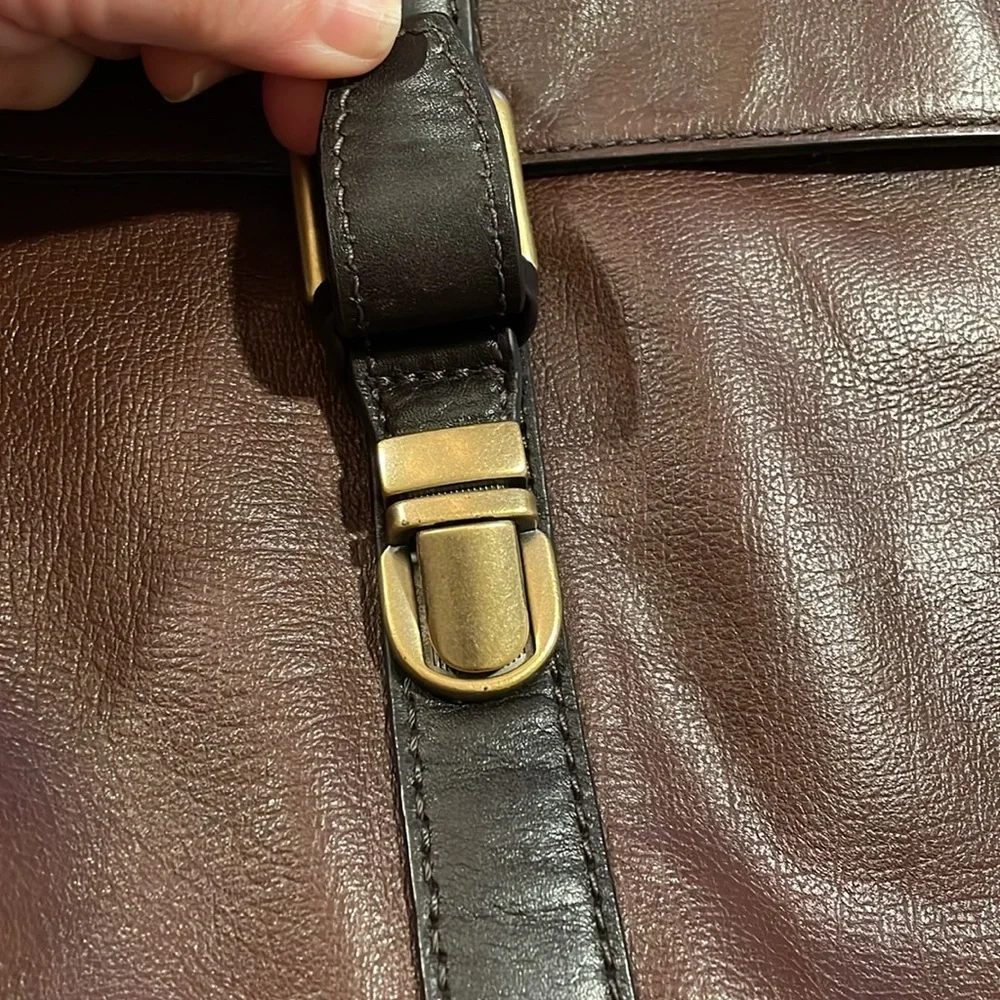 Fossil 15” necessary slight