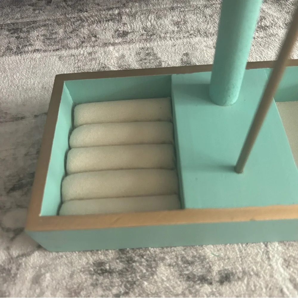 N/A cream teal