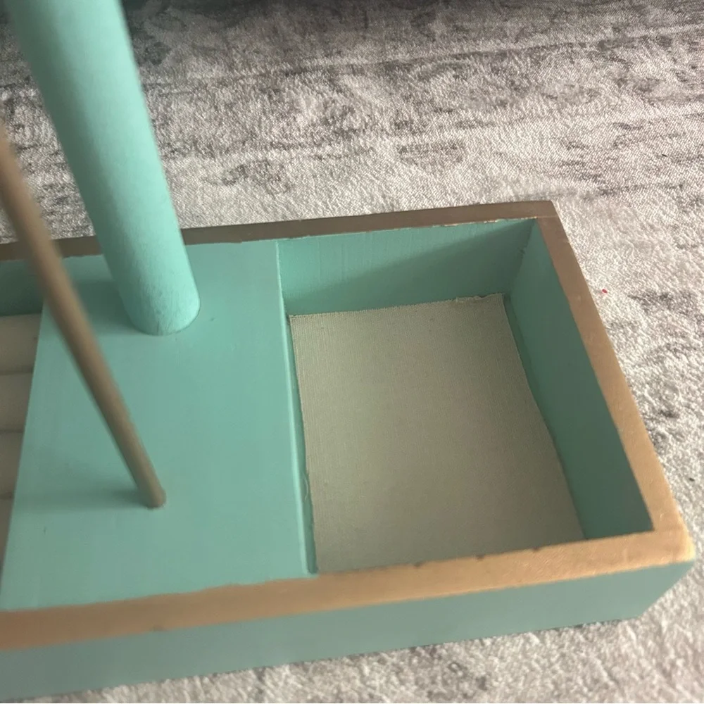 N/A cream teal