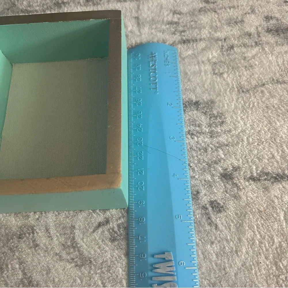 N/A cream teal