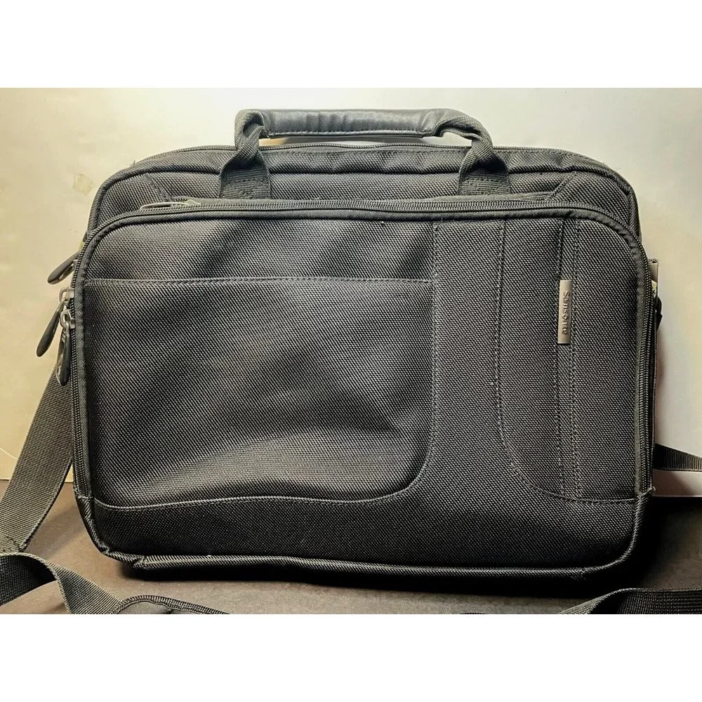 Samsonite items zipper