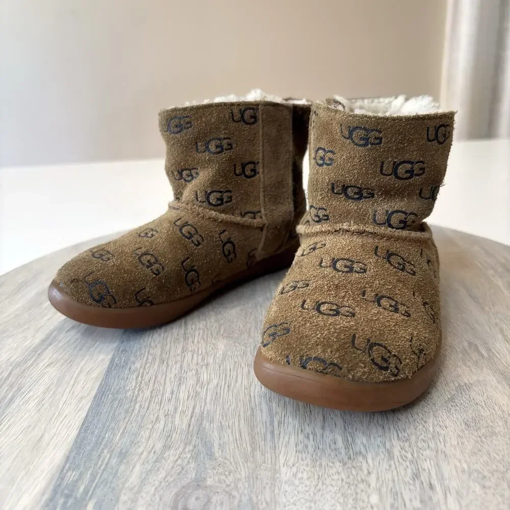 UGG take pair