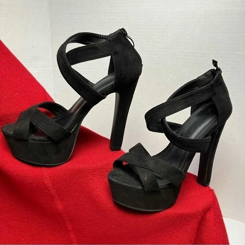 N/A black platform