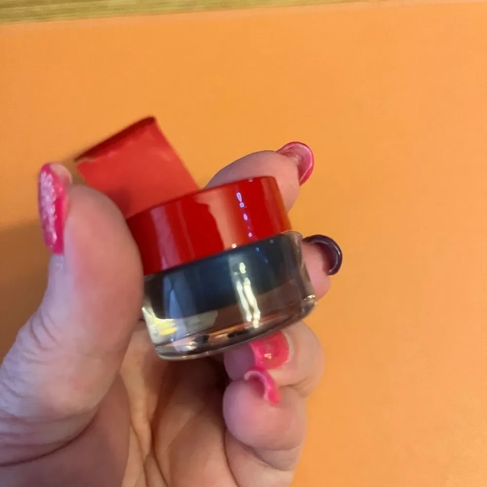 Avon 🤩 👀