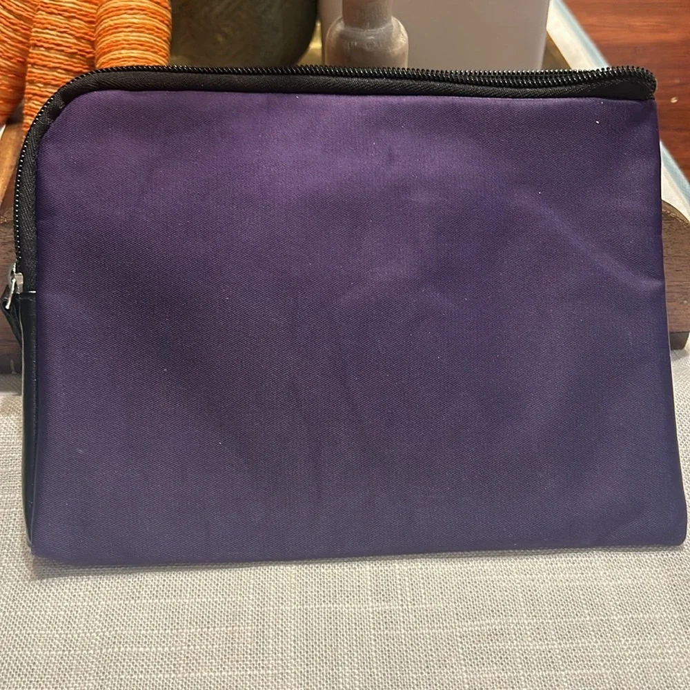 Tumi preowned 7”x5