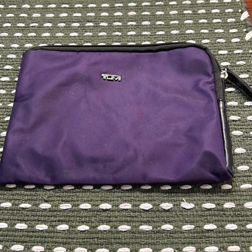 Tumi preowned 7”x5