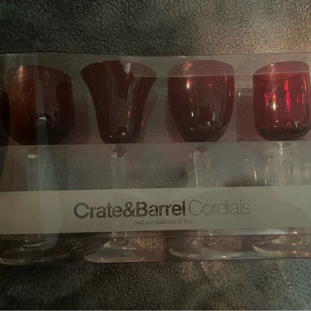Crate&Barrel set four