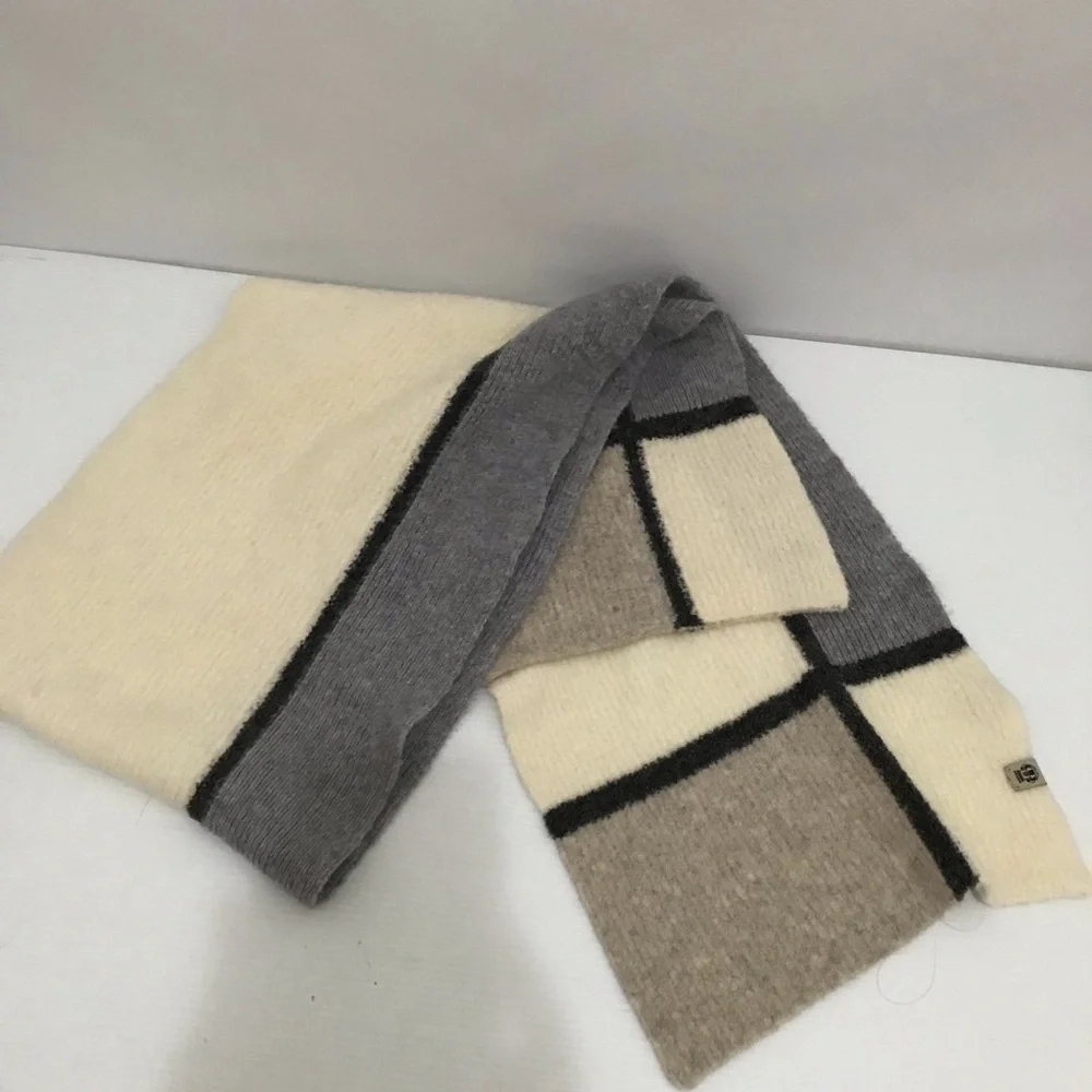Roeckl funhouse scarf