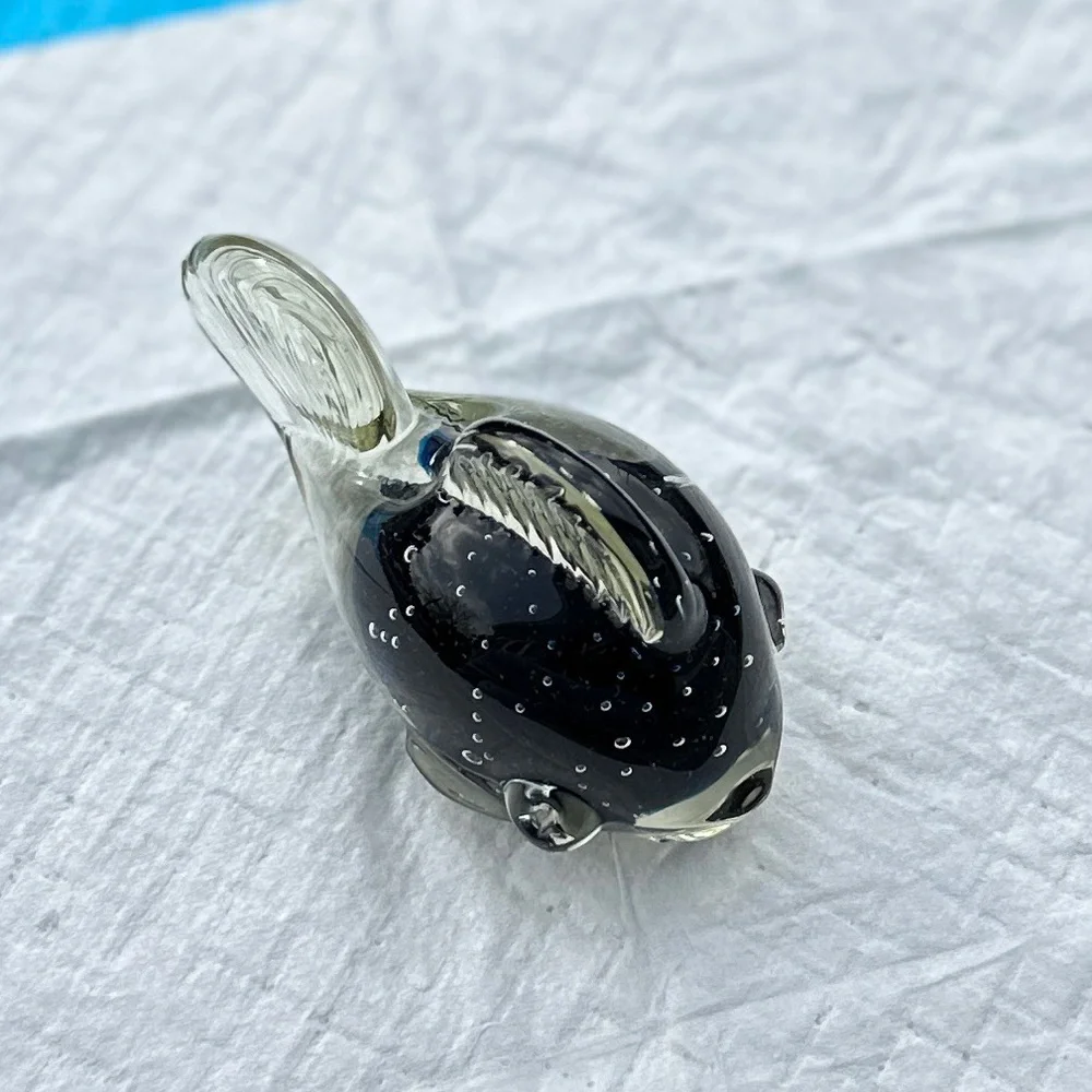N/A striking glass features