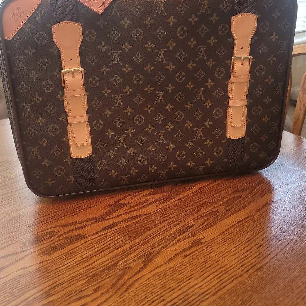 Louis Vuitton unisex length