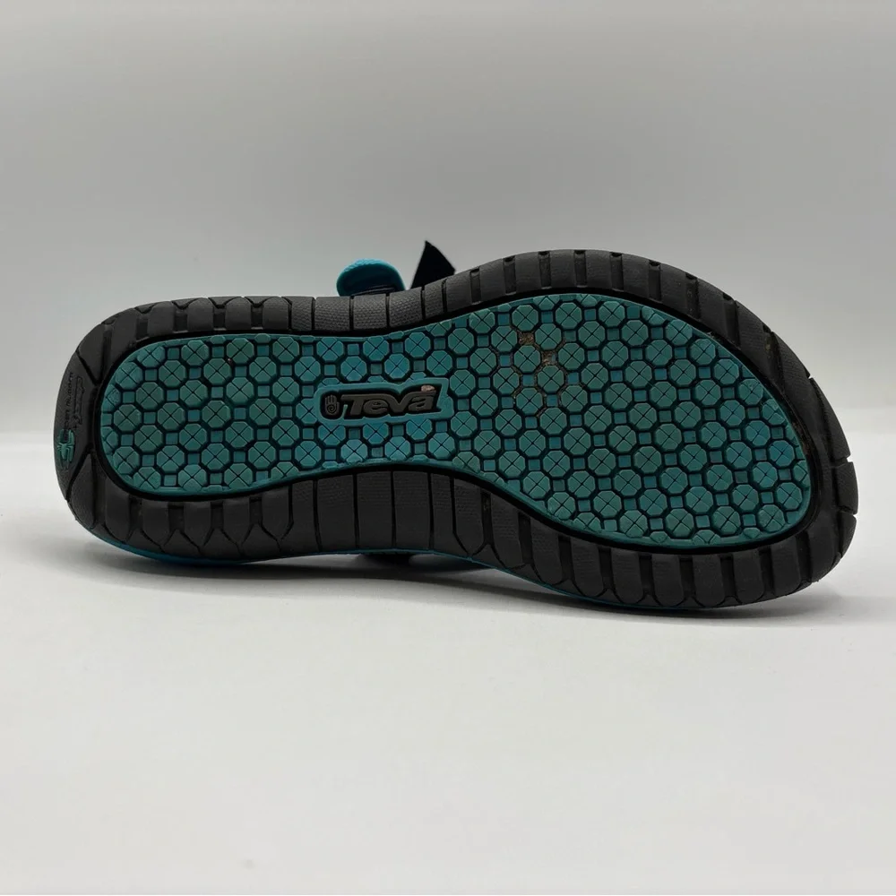 Teva bomber flip