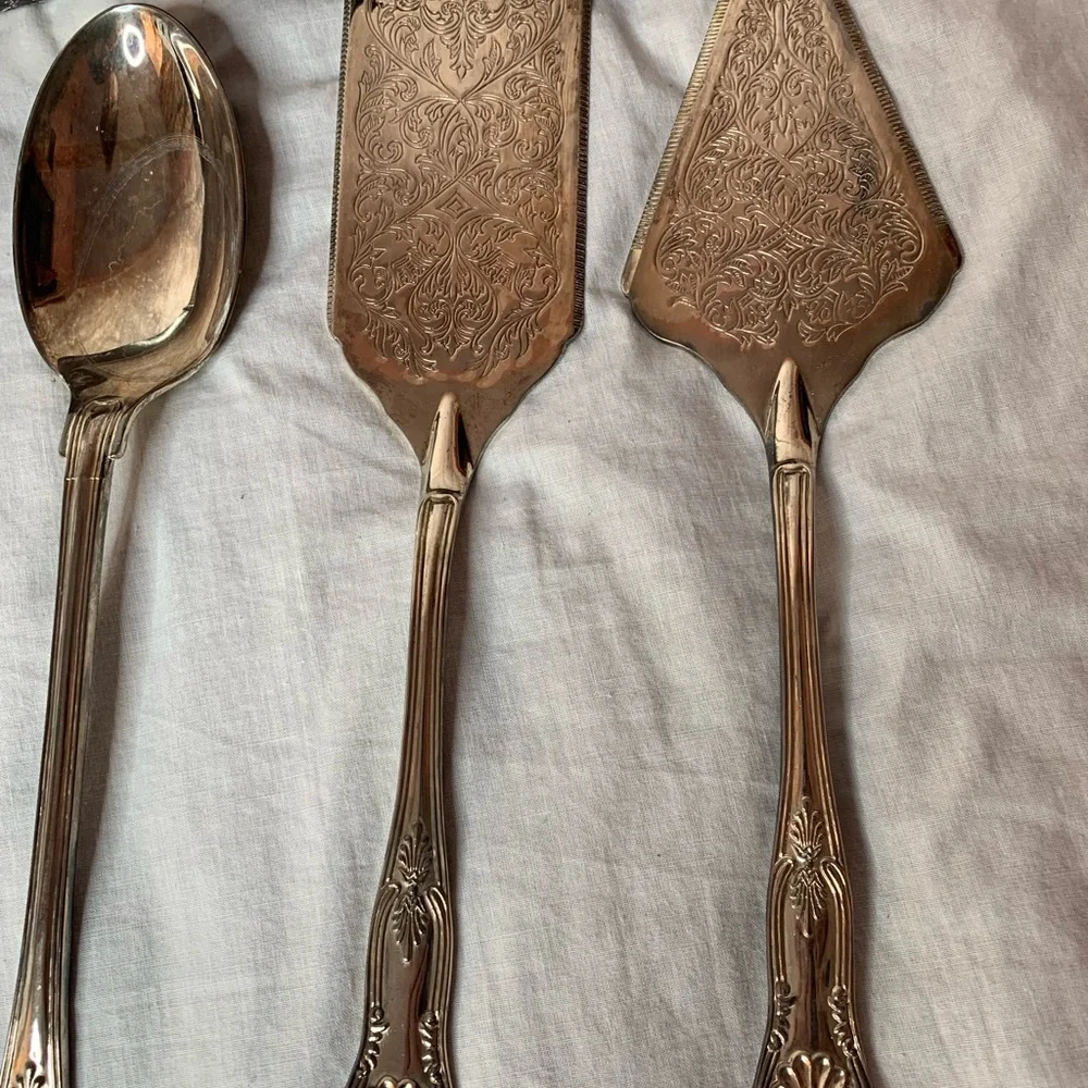 Godinger set includes
