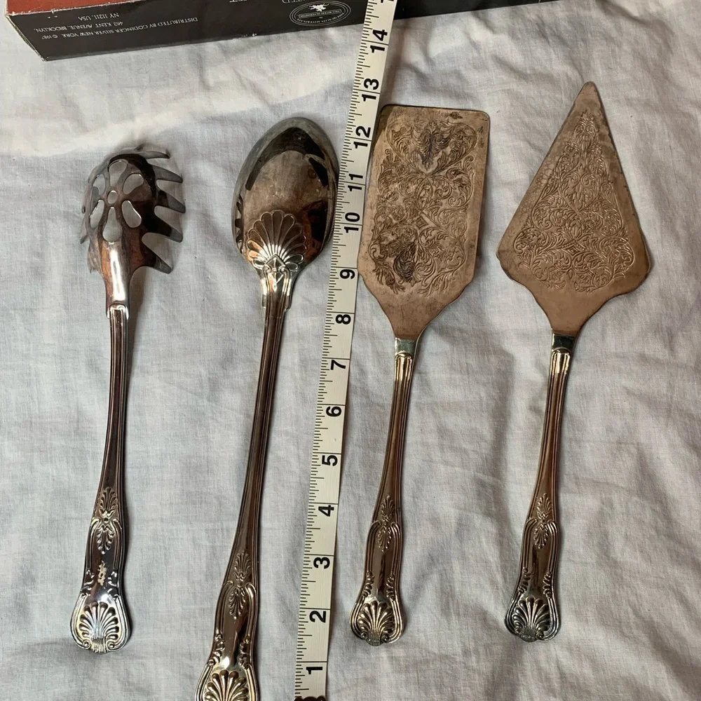 Godinger set includes