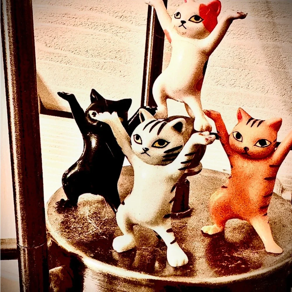 The Unbranded Brand toys stress cats