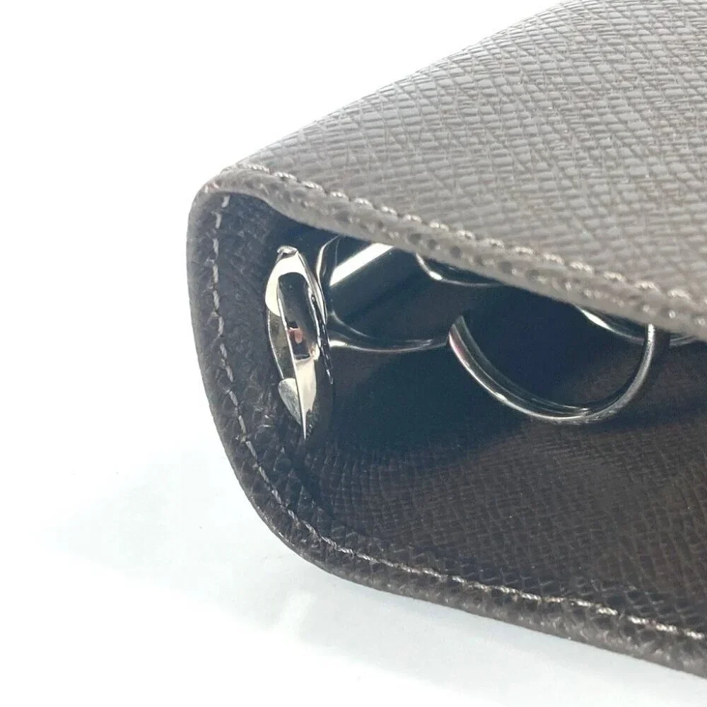Louis Vuitton r20432 item grizzly