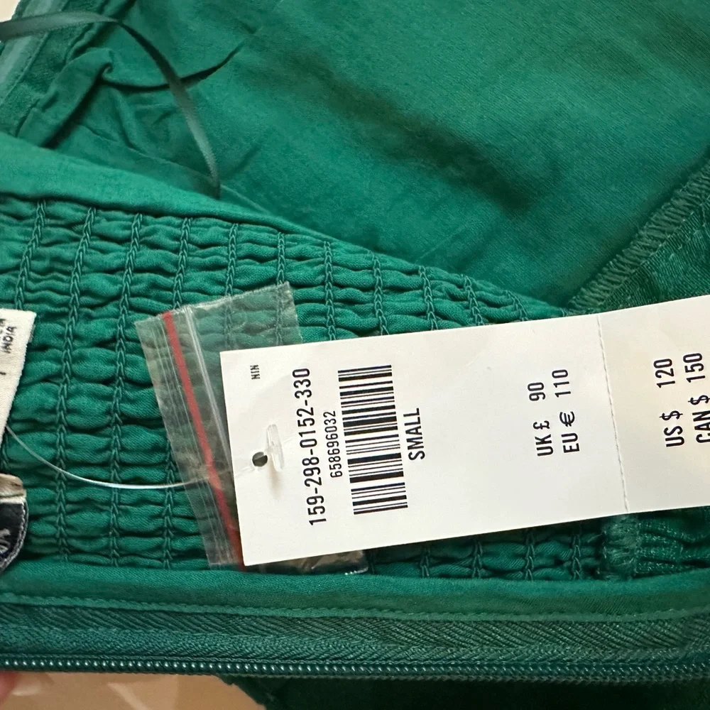 Abercrombie & Fitch hue while