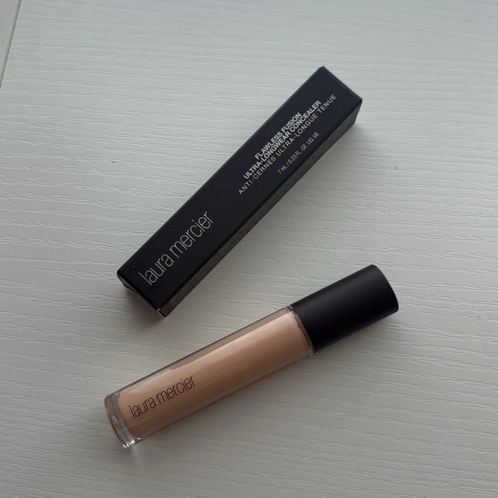 Laura Mercier Flawless Fusion Ultra-Longwear Concealer - Black Packaging