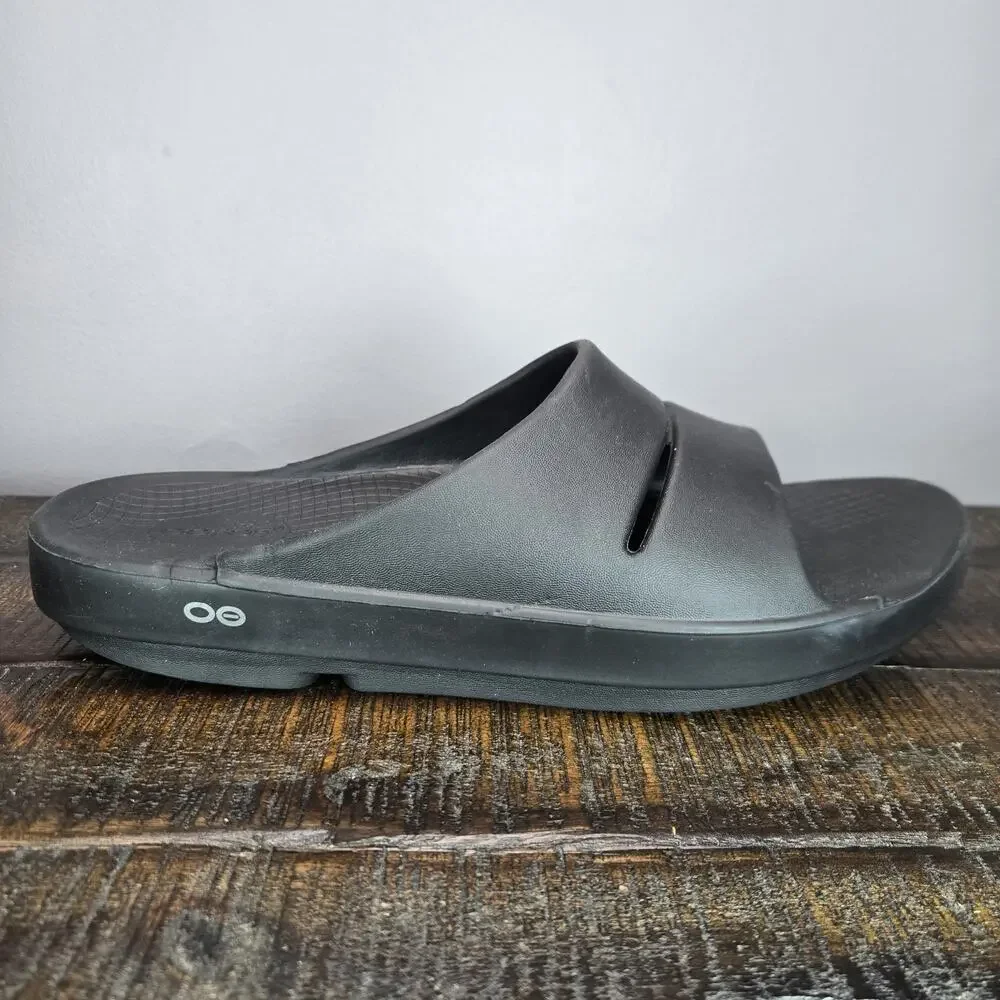 OOFOS flop shoes