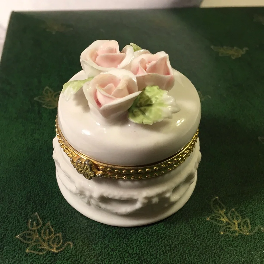 Vintage porcelain flower trinket box
