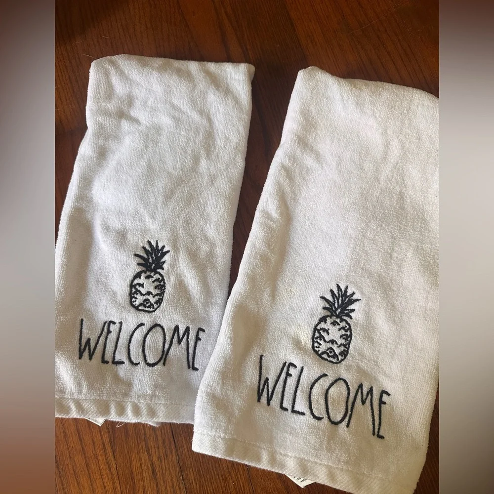 White Pineapple Embroidered Hand Towels
