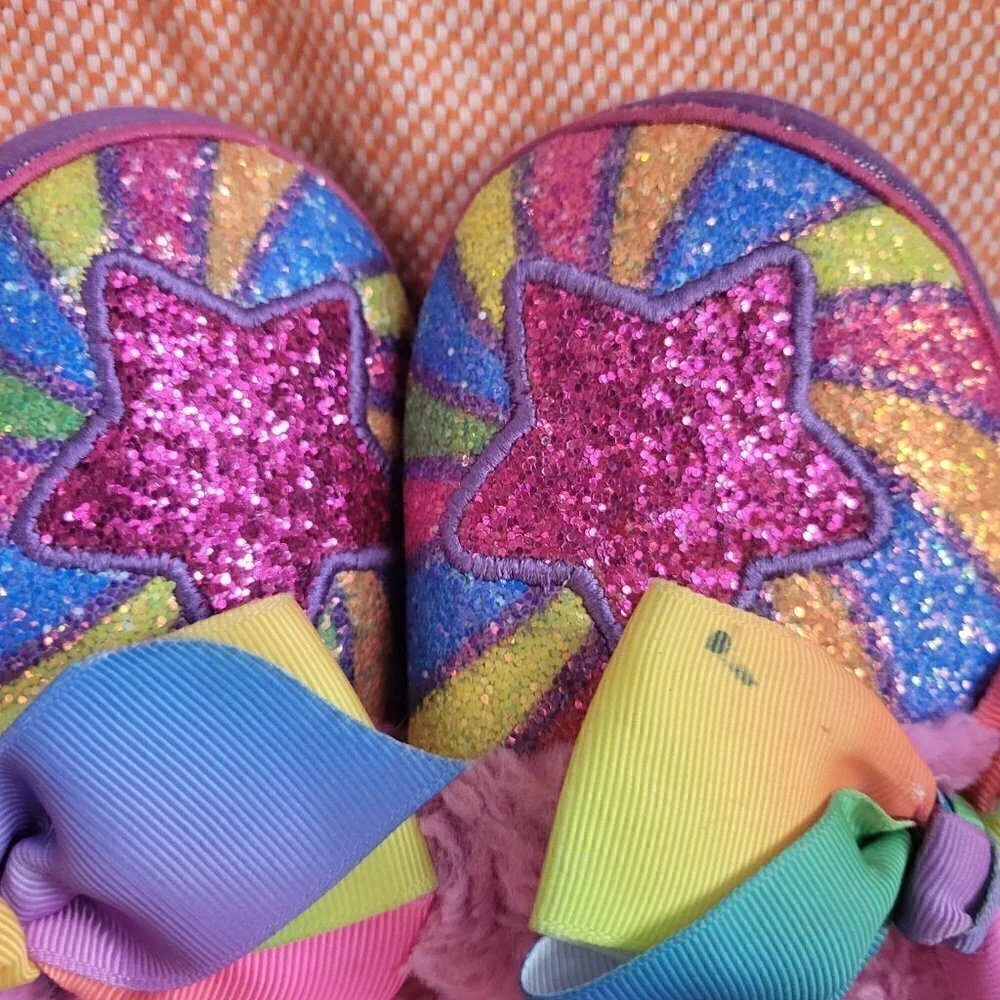 Jo Jo Siwa top foot pictures