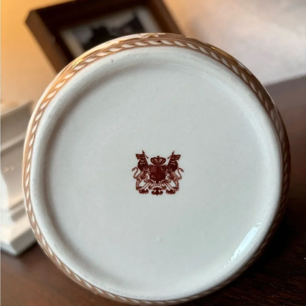 Royal Staffordshire details 4w×