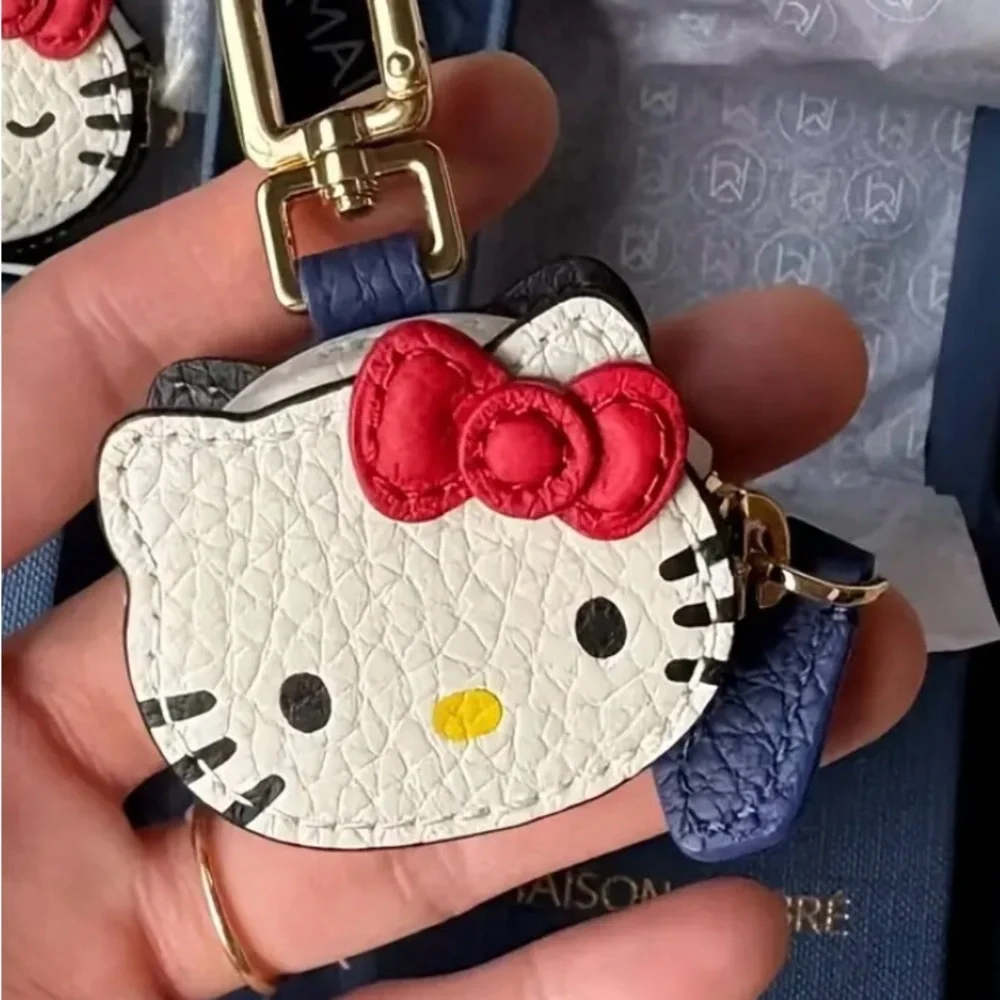 Hello Kitty bag color hold