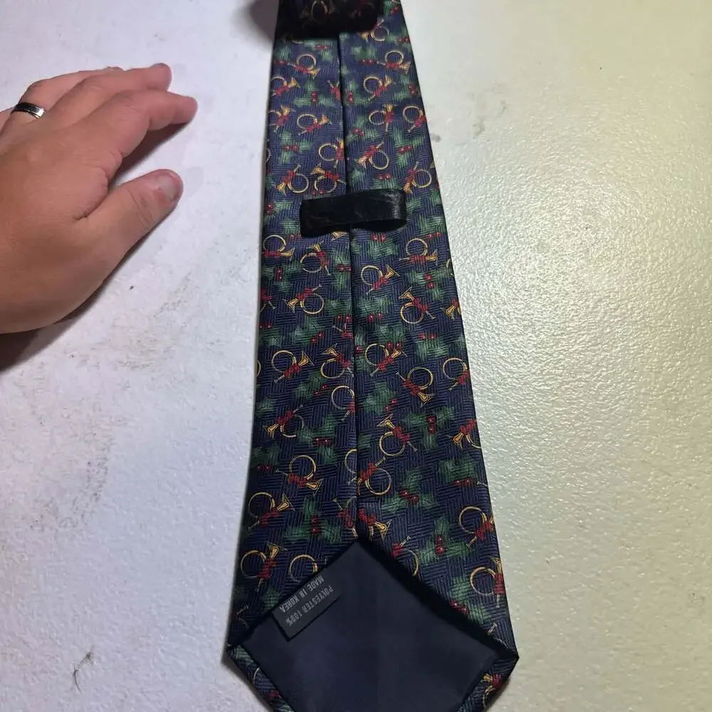 Unknown blue pattern