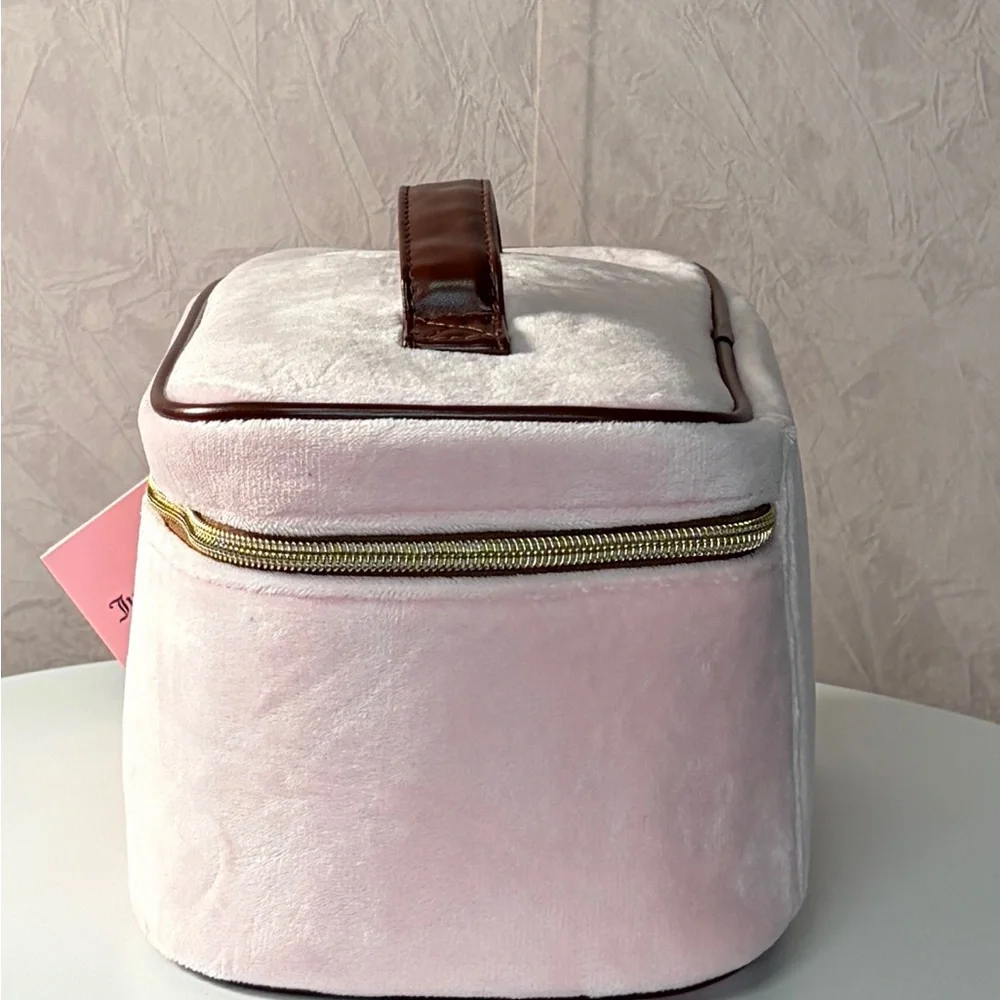 Juicy Couture luxurious light