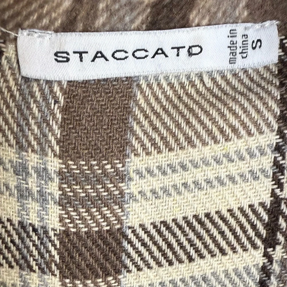 Staccato chic checkered