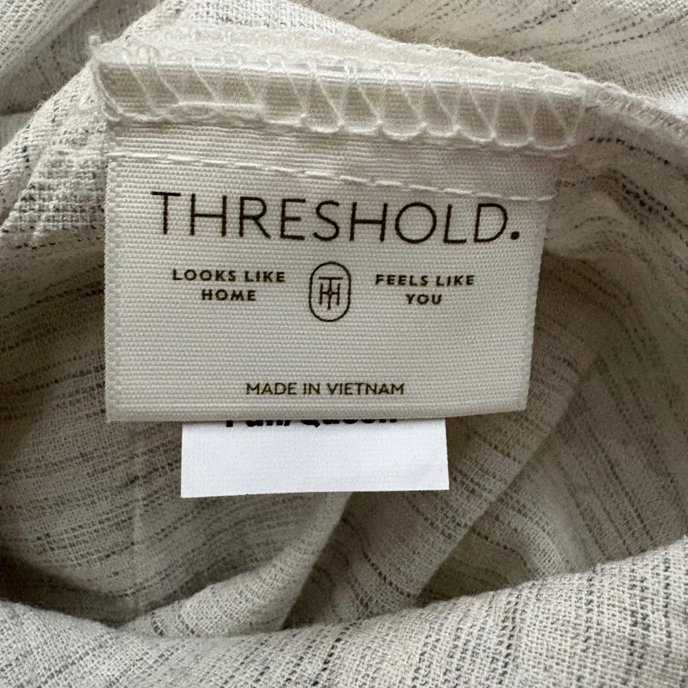 Threshold full queen