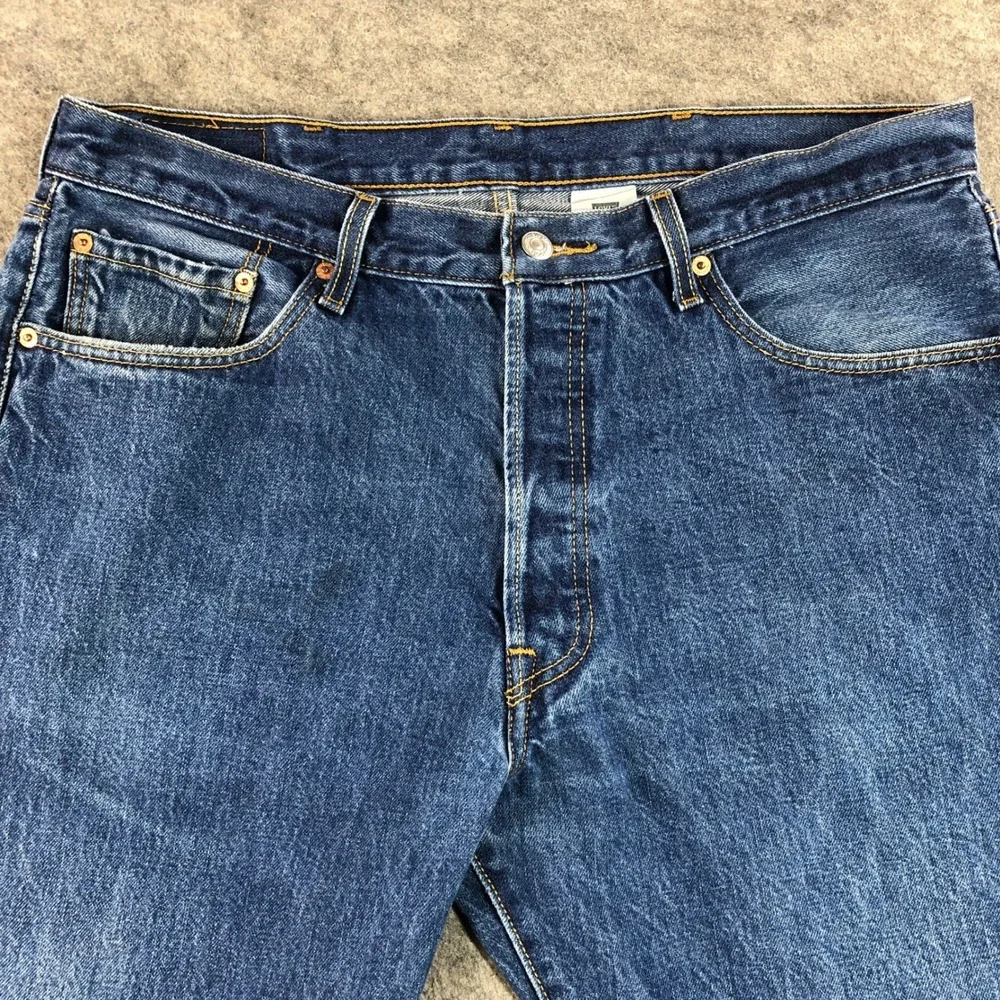 Signature by Levi Strauss measurements waist