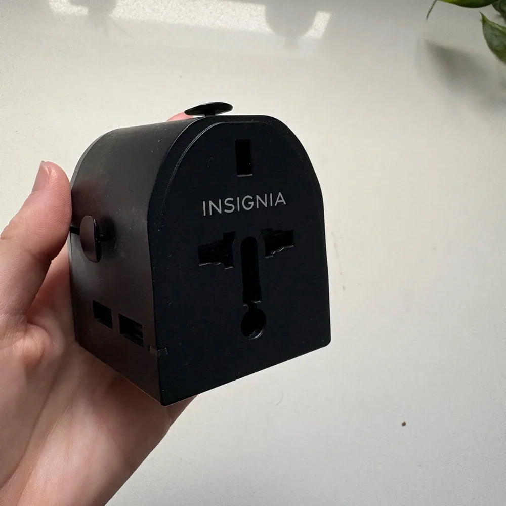 Insignia black universal